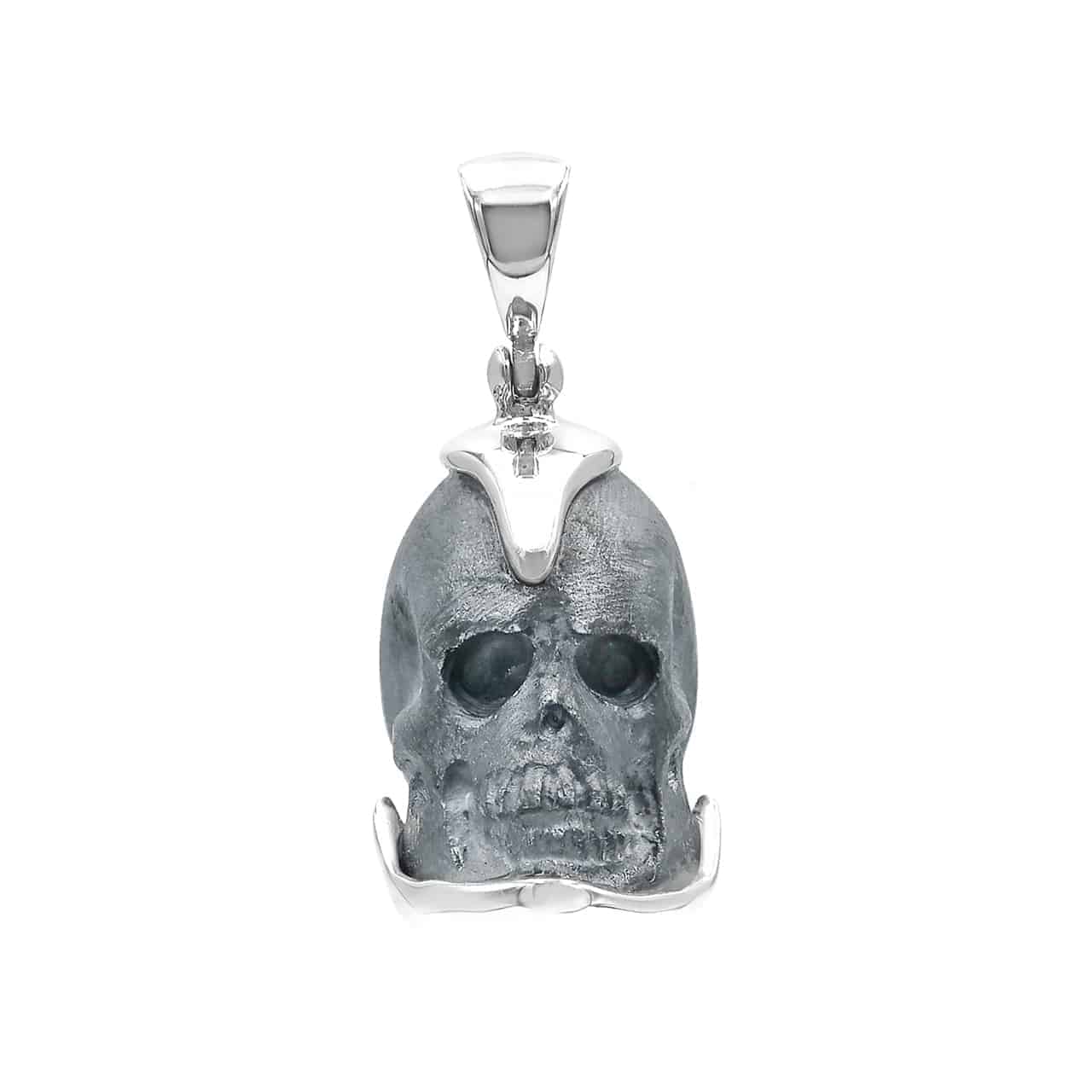 Colgante de calavera de sílice elemental pura tallada a mano de Starborn en plata de ley 