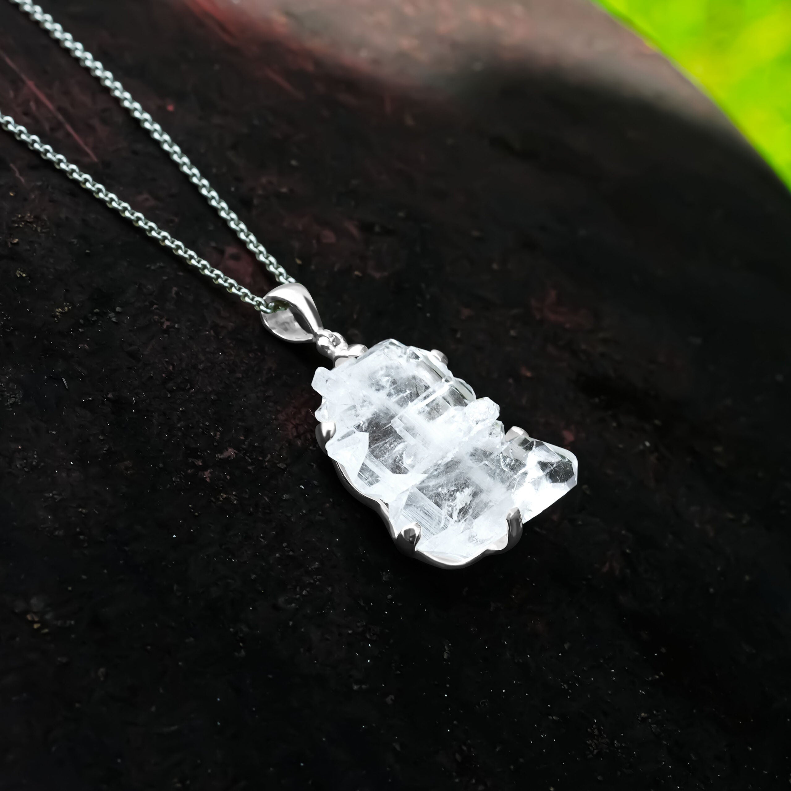 Faden Quartz Prong Set Pendant